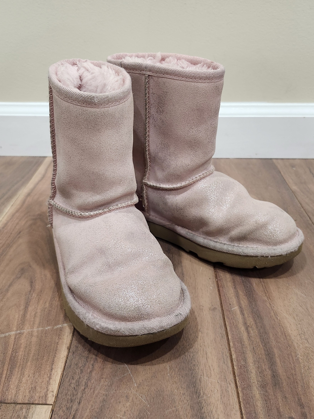 Girls Cozy Pink UGG Boots Sz 13